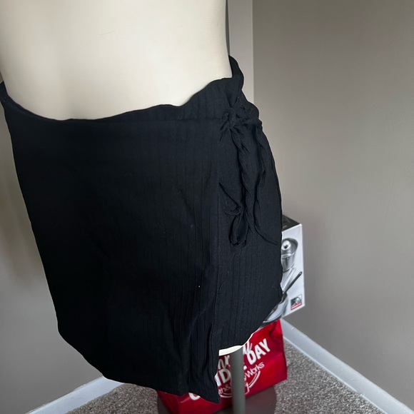 Black Skort with Waist Tie and Skirt Overlay - Picture 3 of 4